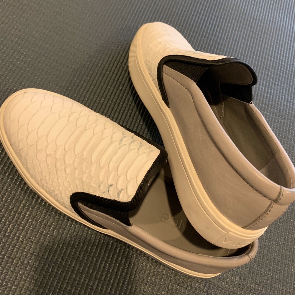 Vince Leather Sneakers 7.5M in excellent condition!